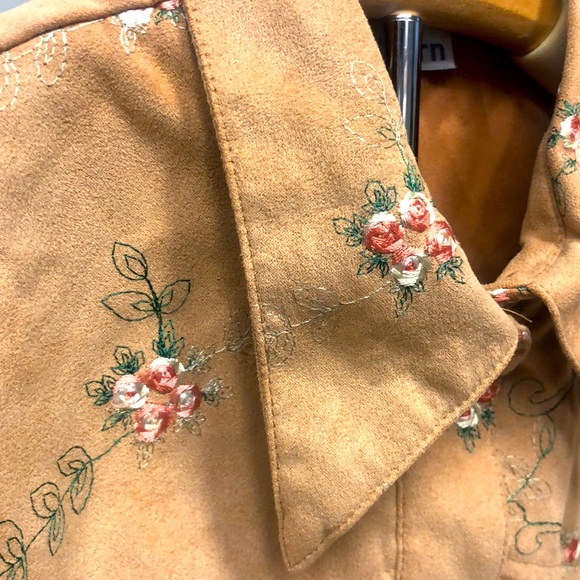 Dressbarn size 6 button down - Picture 2 of 13